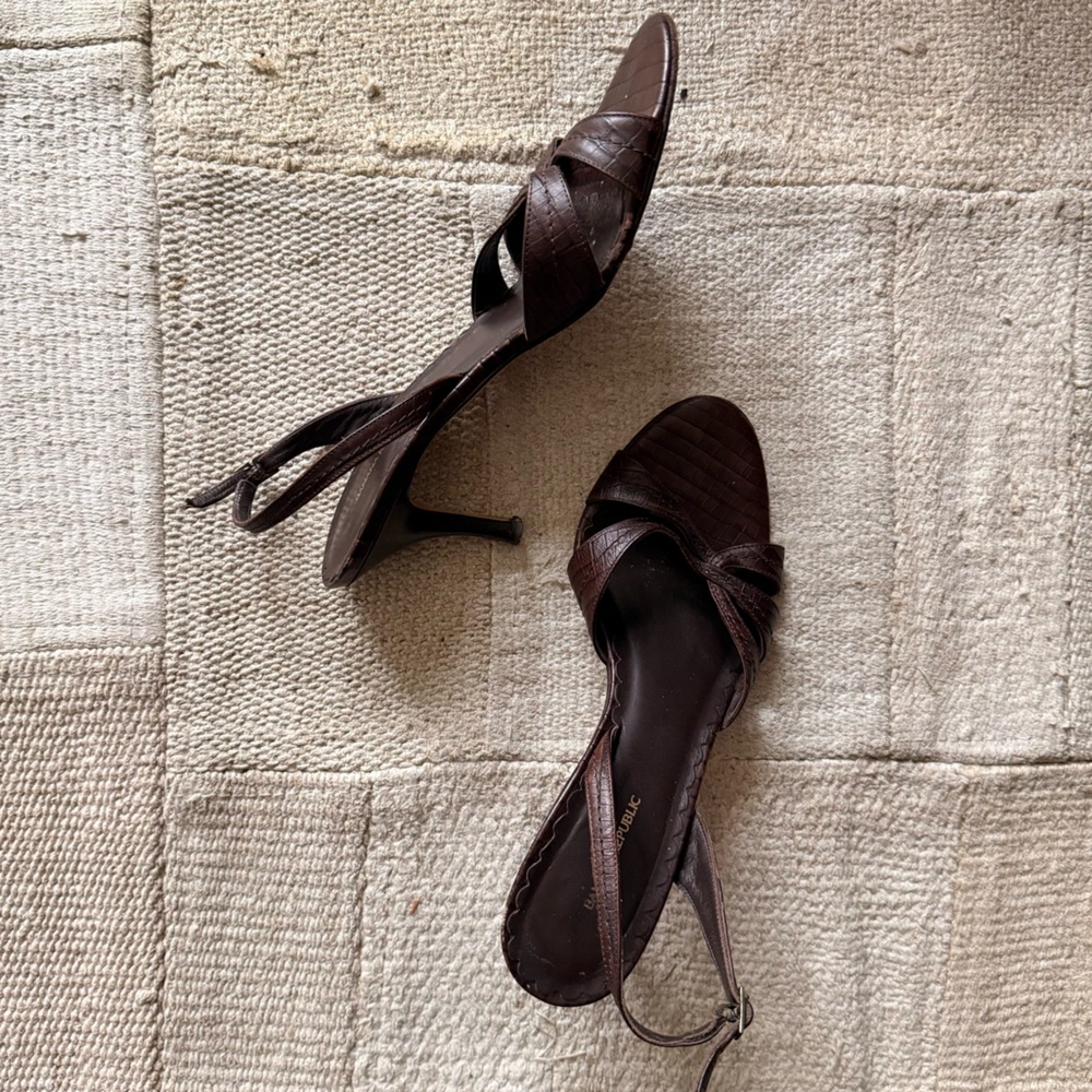 Banana Republic Dark Brown leather slingback kitten heels Strappy sandals CBK